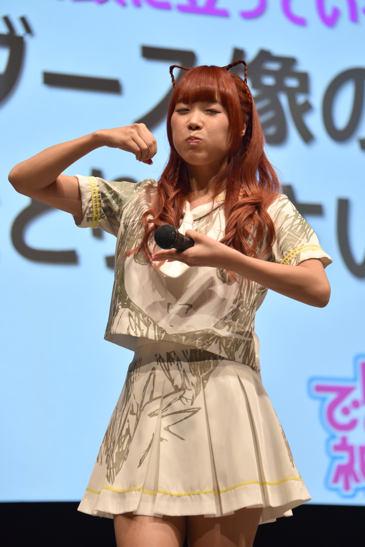 成瀬瑛美の記憶の中にあるカーネル・サンダース像のポーズ。