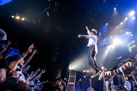 ビッケブランカ「FEARLESS TOUR 2017」東京・赤坂BLITZ公演の様子。（撮影：星野健太）