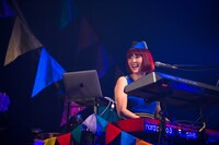 にしのえみ（Key, Cho）（撮影：星野健太）