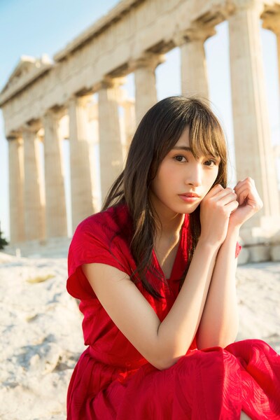 欅坂46渡辺梨加1stソロ写真集（タイトル未定）より。 (c)阿部ちづる／集英社