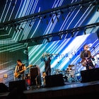 cinema staff、小雨の日比谷野音で新旧25曲熱演した“万感”ワンマン