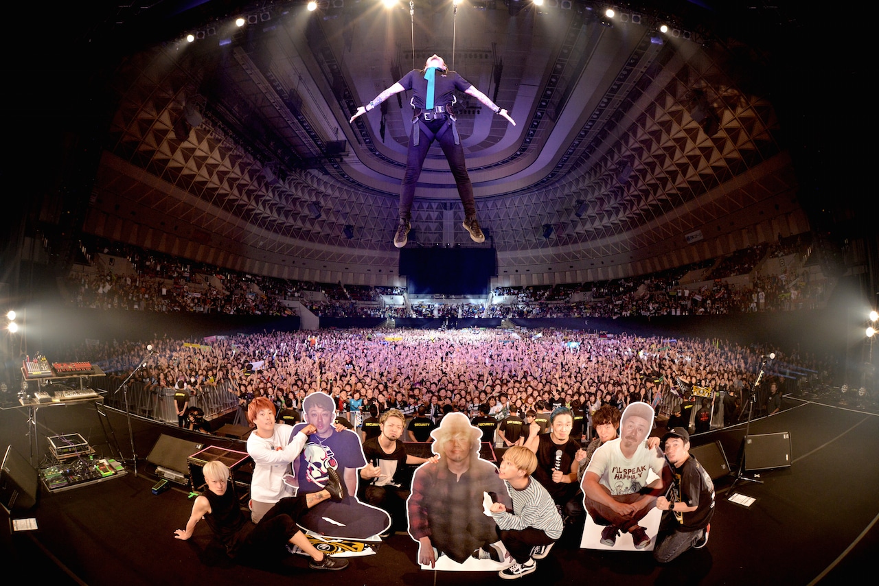 SiM、10-FEET＆フォーリミと共にぶっ飛んだ「THE EYEWALL NiGHT」