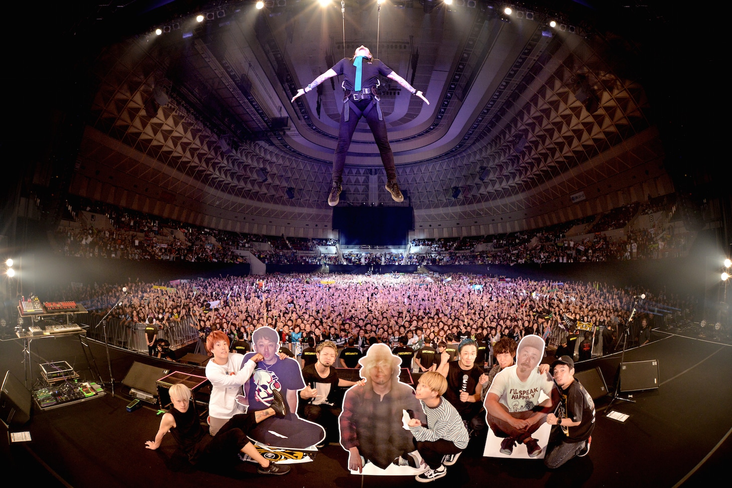 「THE EYEWALL NiGHT vol.1」の集合写真。（撮影：半田安政[Showcase]）