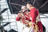 C&K「鹿屋市 presents C&Kの『紅白出場』特別祈願ライブ！～ 地元です。地元じゃなくても、地元です。KEENの本当の地元でワンマンです。in 鹿屋 霧島ヶ丘公園 ～」の様子。（Photo by Yosuke Torii / Terumi Fukano）