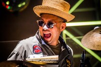 H ZETT KOU（Dr）（Photo by Hiroki Nishioka）