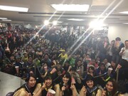 チームしゃちほこ「ハイタッチ＆iTunes Storeトリプルチャンス結果発表～」の様子。