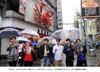 VIXXとカイ（超特急 / 右端）。