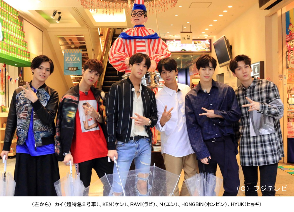 VIXXとカイ（超特急 / 左端）。