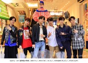 VIXXとカイ(超特急 / 左端)。