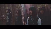 欅坂46「避雷針」ミュージックビデオのワンシーン。