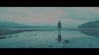 欅坂46「避雷針」ミュージックビデオのワンシーン。