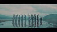 欅坂46「避雷針」ミュージックビデオのワンシーン。