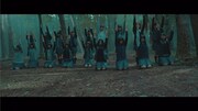 欅坂46「避雷針」ミュージックビデオのワンシーン。
