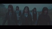 欅坂46「避雷針」ミュージックビデオのワンシーン。