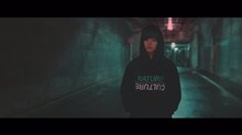 欅坂46「避雷針」ミュージックビデオのワンシーン。