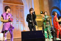 「恋のスーパーエクスプレス」のパフォーマンスの様子。