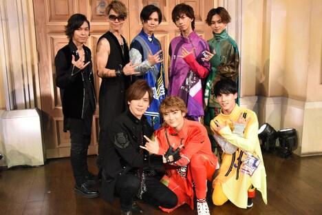 BREAKERZと超特急。