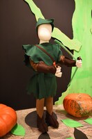 りーりーが着用したコスチュームをまとったマネキン。