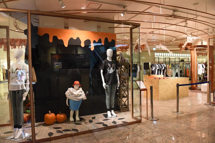 小沢健二×伊勢丹コラボショップ本日開店、りーりー着用コスチュームも  