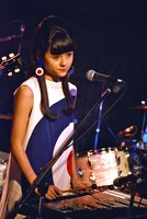 グロッケンを演奏するそれいゆ。