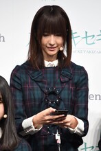 ゲームをプレイする土生瑞穂。