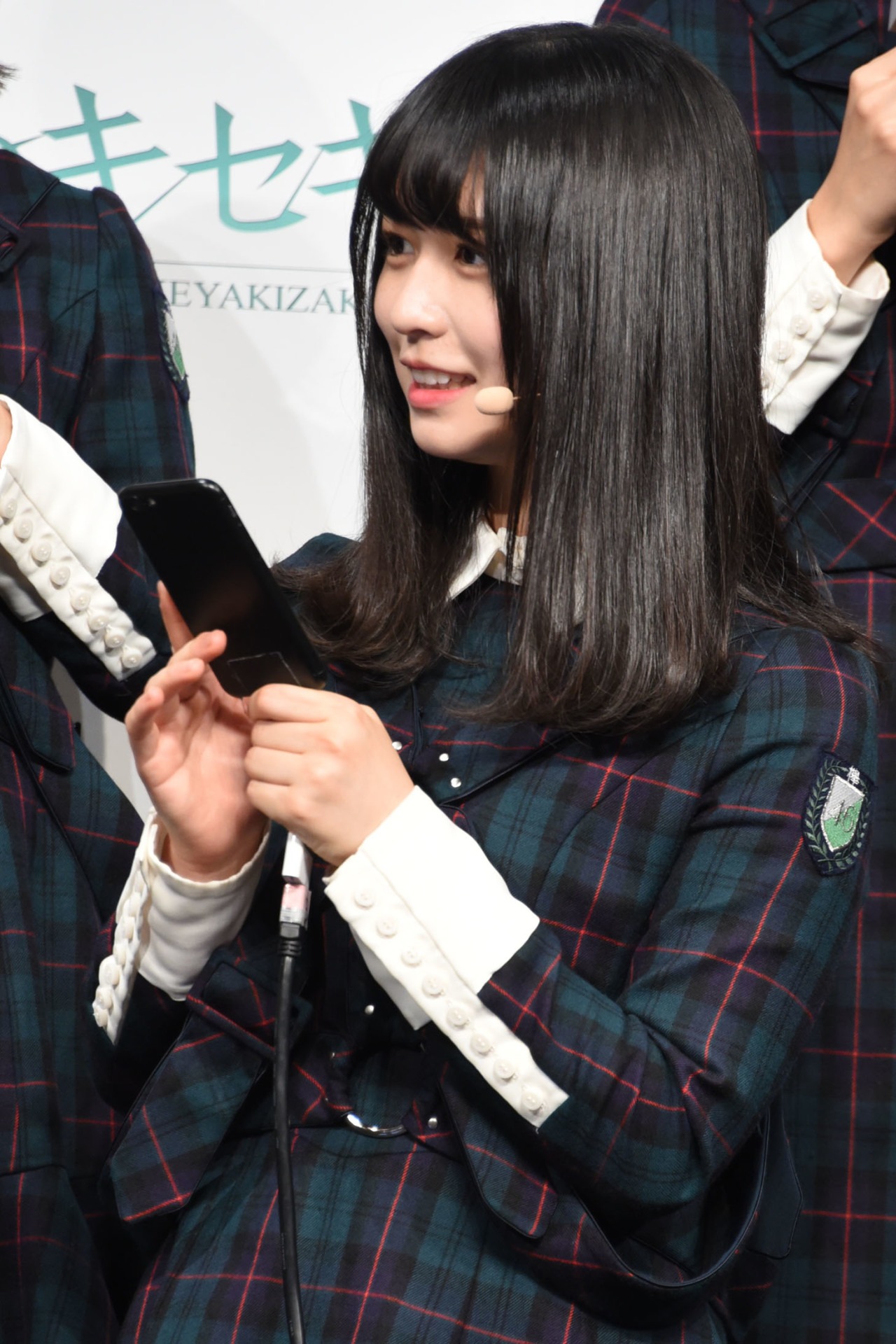 ゲームの説明をする長濱ねる。