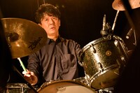 白根賢一（Dr / GREAT3）（Photo by Kazumichi Kokei）