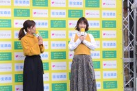 アルバム「Thank You Disney」をアピールする柏木由紀（右）。