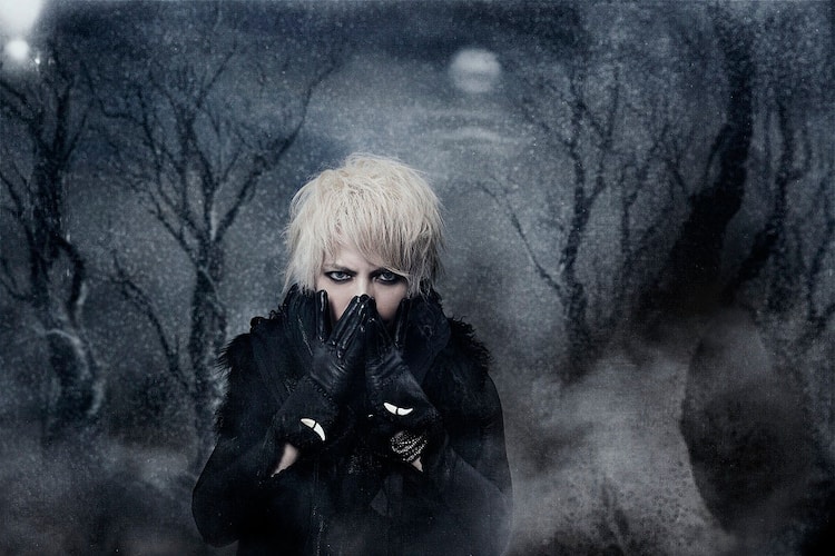 HYDEがオーケストラバックに歌う「黒ミサ」2DAYS、ゲストにKen登場 
