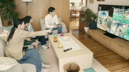 PlayStation4の新CM「僕らの真ん中にPS4篇」のワンシーン。