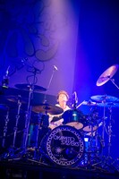 KOUHEI（Dr, Cho）（撮影：ヤオタケシ）