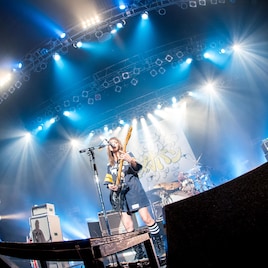 SCANDAL、初の対バンツアー“×フォーリミ編”で真摯に語る「仲間になってほしいです」