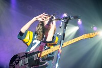 HARUNA（Vo, G）（撮影：ヤオタケシ）