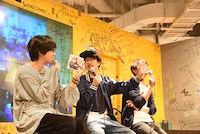 左からホリエアツシ、後藤正文、喜多建介。