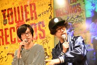 左からホリエアツシ、後藤正文。