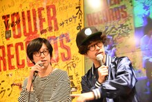 左からホリエアツシ、後藤正文。