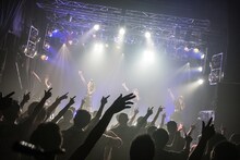 DEAR KISS「DEAREST DREAM 2nd tour」福岡・BEAT STATION公演の様子。（撮影：古川朋久）