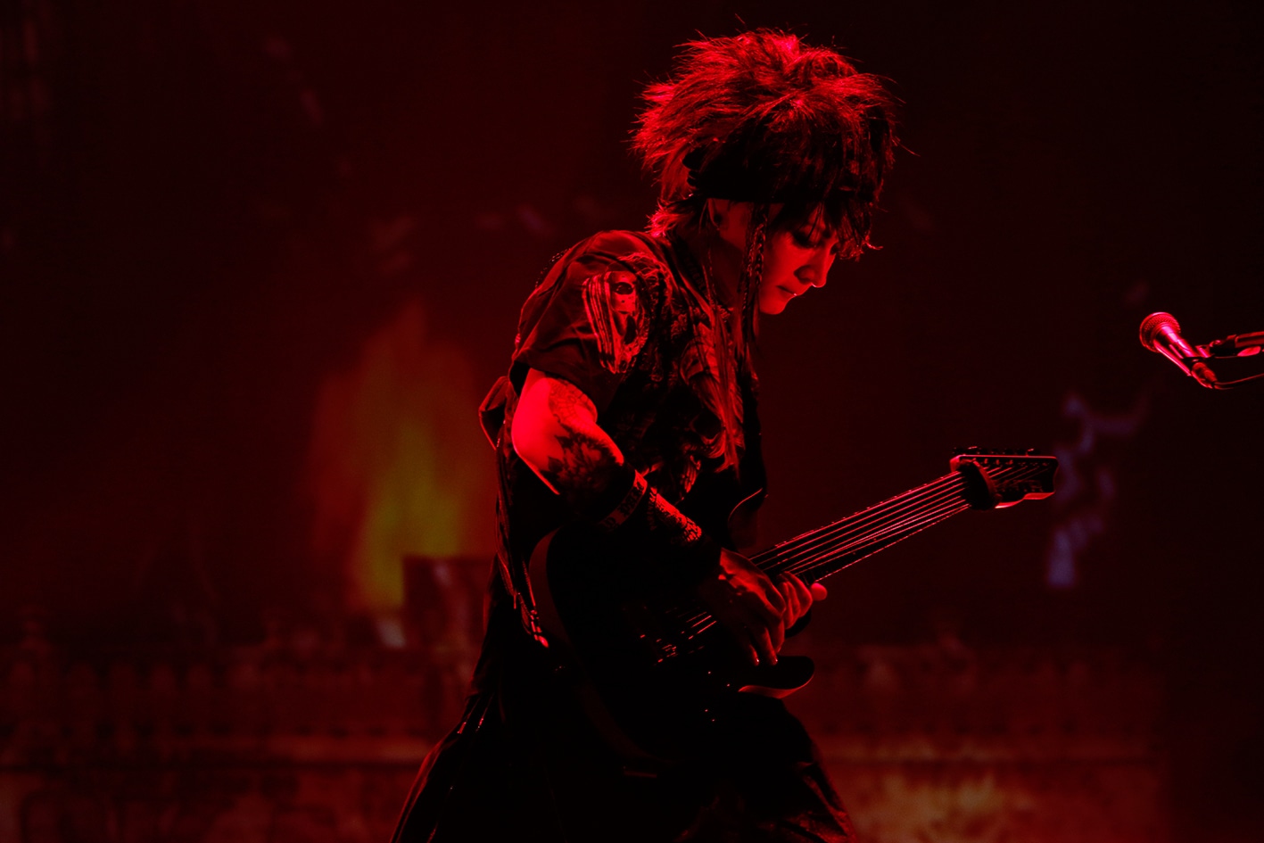 人気画像5位は「“クロロ”HYDE、神戸に光臨！ファン興奮のVAMPSアリーナ公演初日」より、K.A.Z。（撮影：今元秀明、田中和子）