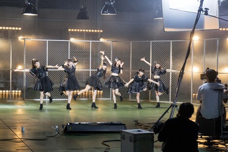 ときめき▽宣伝部「DEADHEAT」ミュージックビデオ撮影のオフショット。