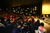 人気画像7位は「YOSHIKI、ヨーロッパ訪問中に倒れる」より、ヨーロッパ滞在中のYOSHIKI。