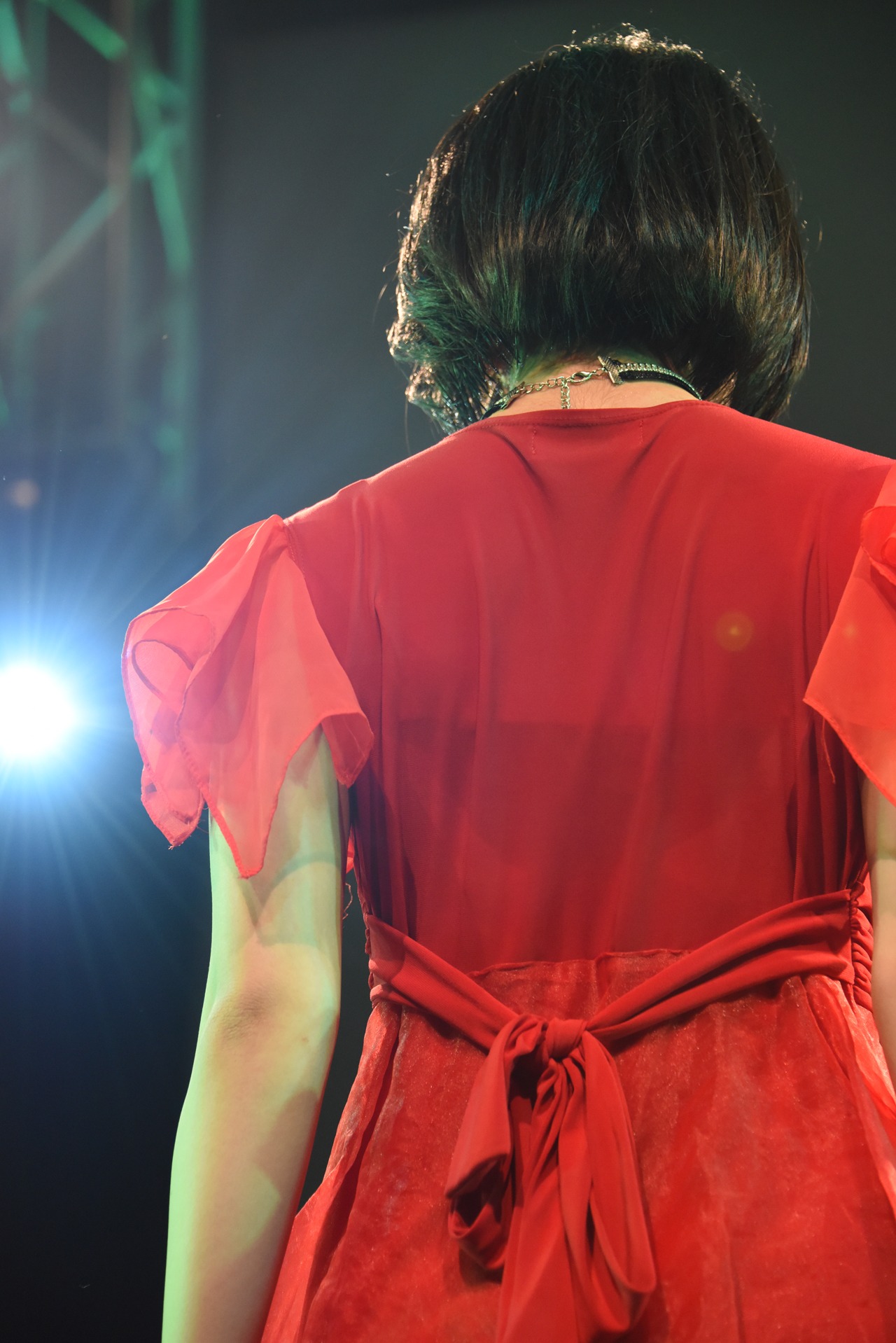 中江友梨（東京女子流）の後ろ姿。