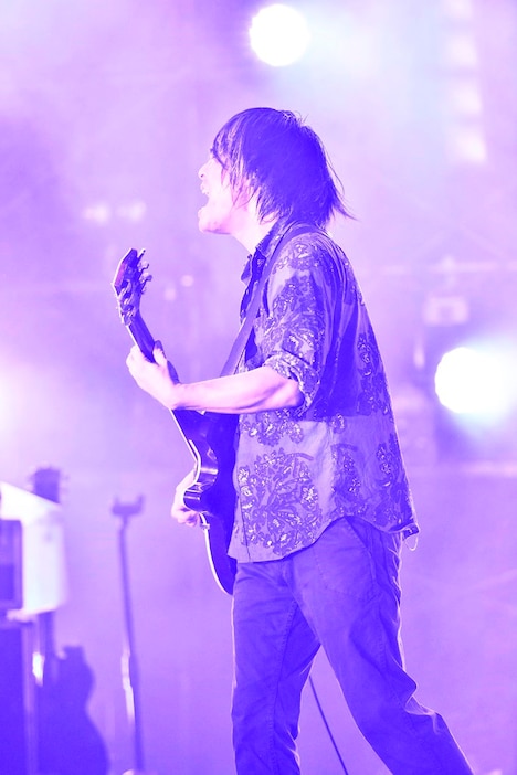菅波栄純（G）（Photo by Rui Hashimoto[SOUND SHOOTER]）