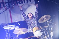 鈴木敬（Dr, Cho）（撮影：後藤壮太郎）