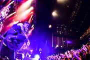 「TOUR'17『THE BLØODTHIRSTY CREATURES』」の様子。