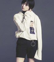 人気画像8位は「欅坂46平手友梨奈、メンズモデルとして『STREET JACK』に登場」より、「STREET JACK」2017年12月号に掲載される平手友梨奈の写真。