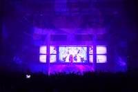 「ヒビカセ」歌唱時の様子。(c) Crypton Future Media, INC. www.piapro.net（illustration by 望月けい）(Photo by Koji Iwase）