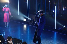 左から鷲尾伶菜、黒木啓司。（写真提供：AbemaTV）