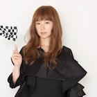 YUKI、新シングルのジャケ写でフラッグに