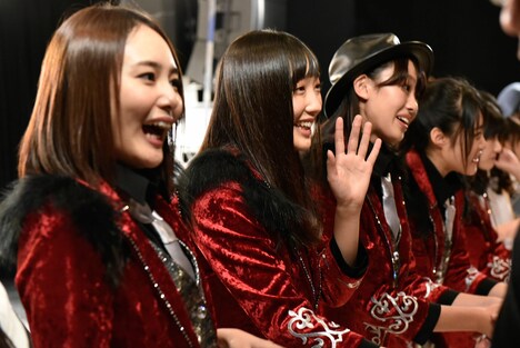 Good Tearsと候補メンバーの握手会の様子。（写真提供：ユニバーサル ミュージック）