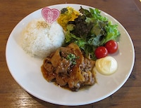 コラボフード「柏木ひなたと言えば肉でしょ!プレート」見本